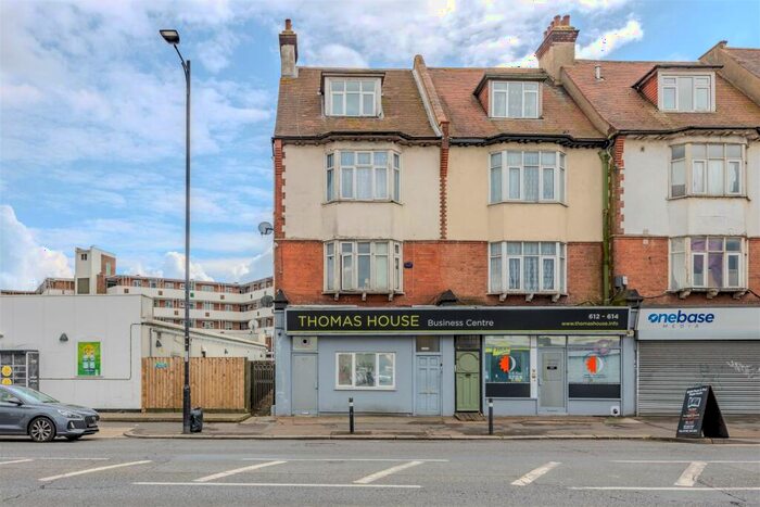 2 Bedroom Maisonette For Sale In London Road, Westcliff-On-Sea, SS0