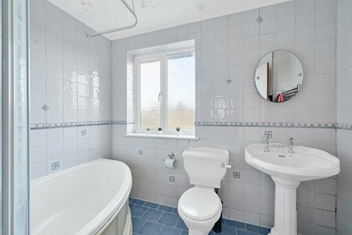 3 Bedroom End Of Terrace House For Sale In Farmfield Road, Bromley, BR1