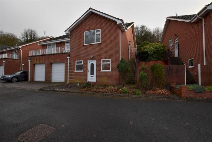 3 Bedroom Detached House To Rent In Stepney Road, Scarborough, YO12