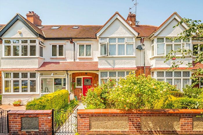 3 Bedroom Property For Sale In Ealing Park Gardens, Ealing, W5