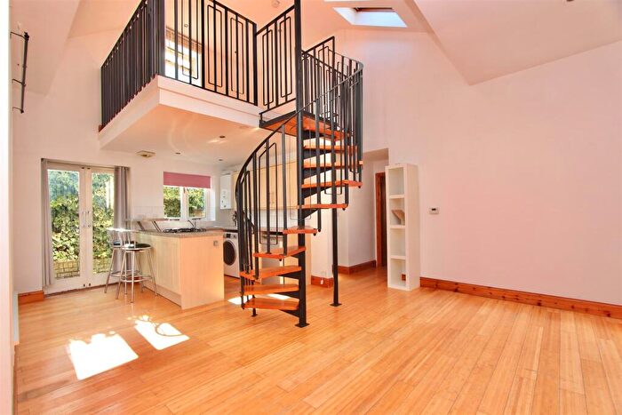 2 Bedroom House To Rent In Listria Park, N16