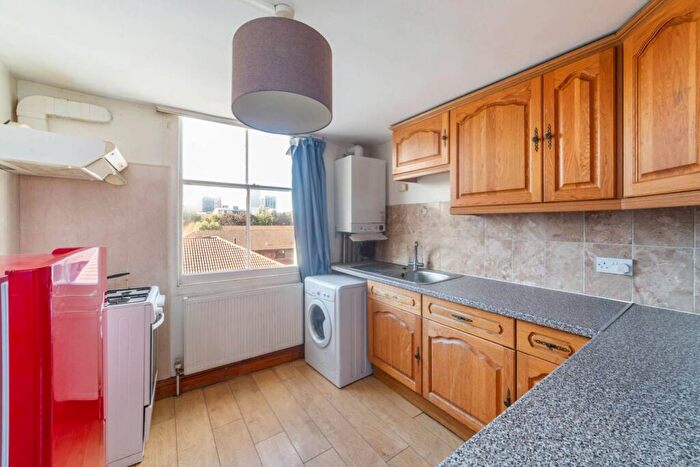 2 Bedroom Flat To Rent In Caledonian Road, Caledonian Road, London, N1