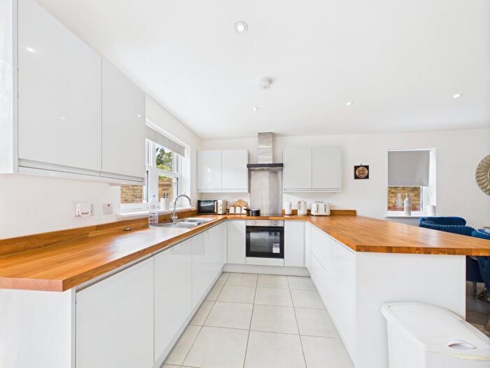 3 Bedroom Detached House To Rent In Britwell Road, Burnham, Bucks, SL1