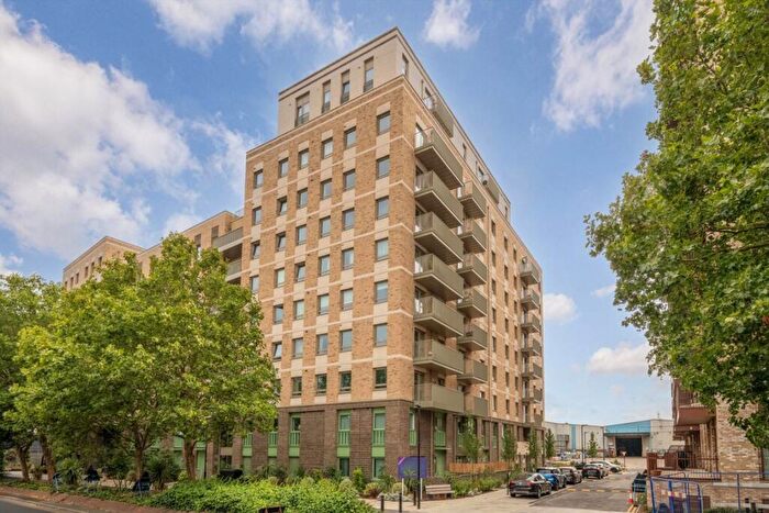 1 Bedroom Flat To Rent In Wray Avenue, Pontoon Docks, E16
