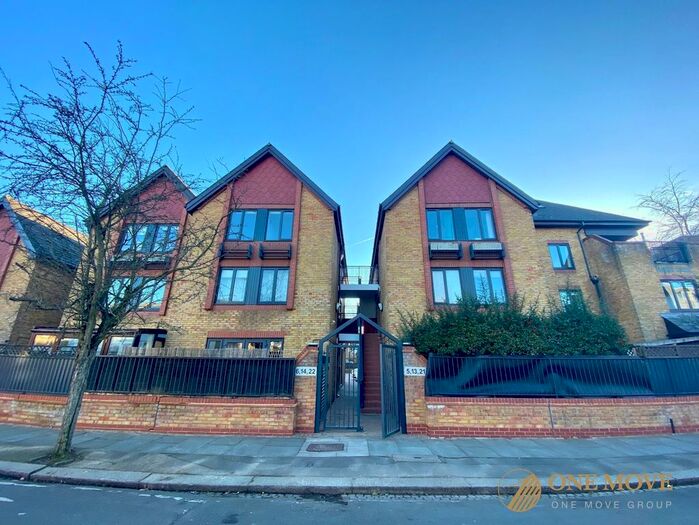 2 Bedroom Flat To Rent In South Park Road, London, SW19