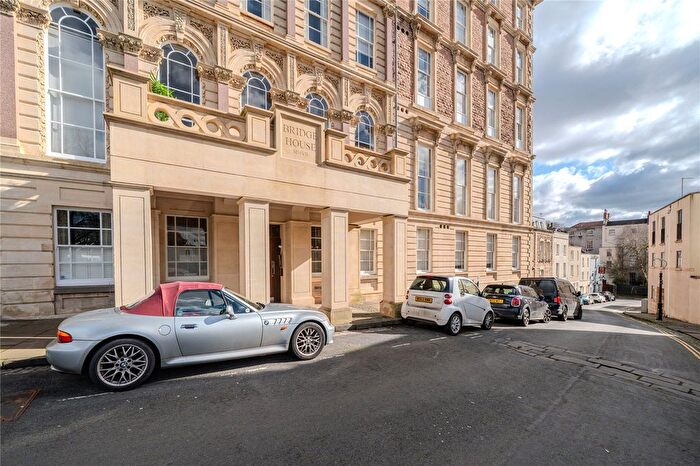 3 Bedroom Flat To Rent In Sion Place, Bristol, Somerset, BS8