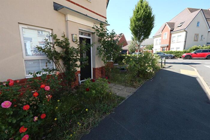 3 Bedroom Semi-Detached House To Rent In Burgundy Drive, Hemel Hempstead, HP2