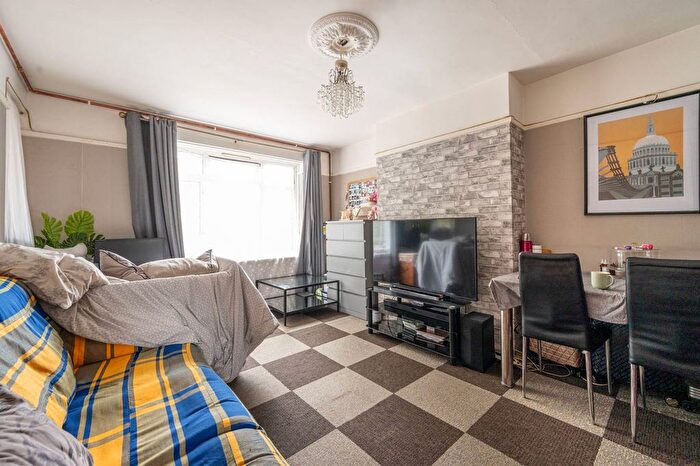 1 Bedroom Flat For Sale In Barking Road, East Ham, London, E6