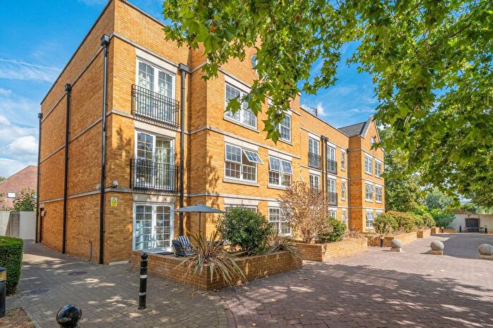 1 Bedroom Flat For Sale In Twickenham Road, Old Isleworth, TW7