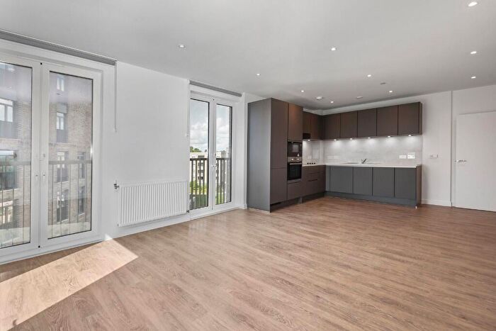 2 Bedroom Flat To Rent In Wolff House, Ridgeway Views, London, NW7