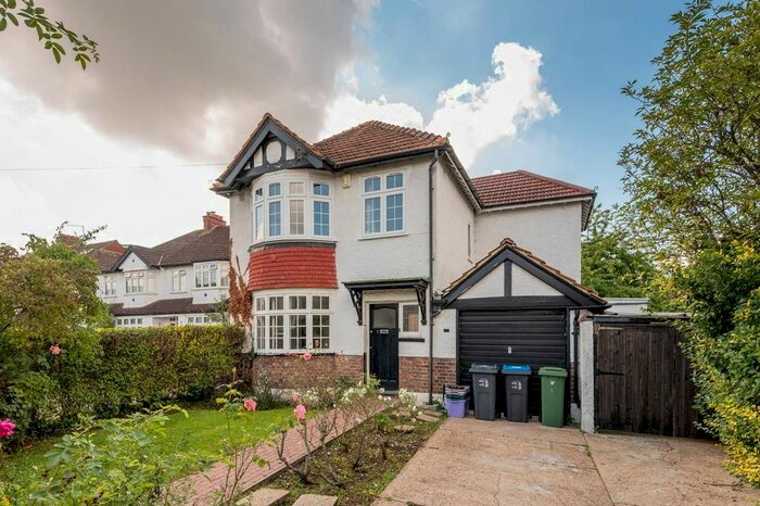 4 Bedroom Detached House To Rent In Kingsway, New Malden, KT3