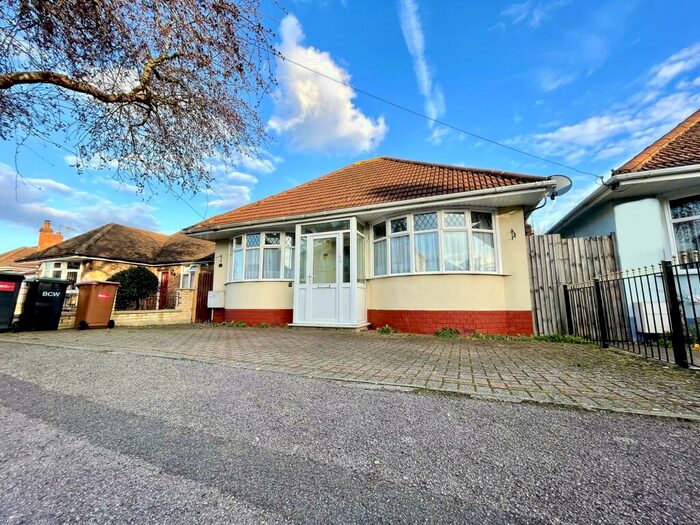 2 Bedroom Bungalow To Rent In First Avenue, Wellingborough, NN8