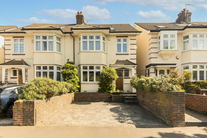4 Bedroom Property To Rent In Boston Gardens, Brentford, TW8