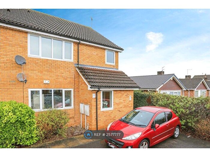2 Bedroom Flat To Rent In Helena Mews, York, YO24
