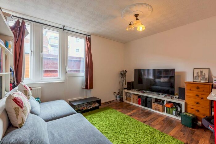 4 Bedroom Maisonette To Rent In Colstead House, Watney Market, Whitechapel, London, E1