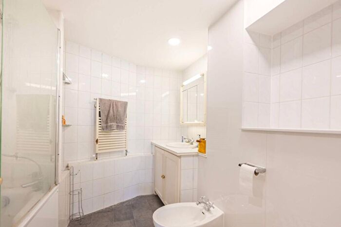 2 Bedroom Flat For Sale In Freetrade Wharf, Wapping, London, E1W