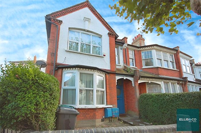 2 Bedroom Flat To Rent In Rosemont Avenue, North Finchley, London, N12