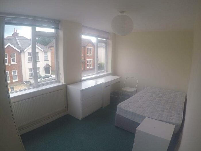4 Bedroom Flat To Rent In Waterloo Road, BH9
