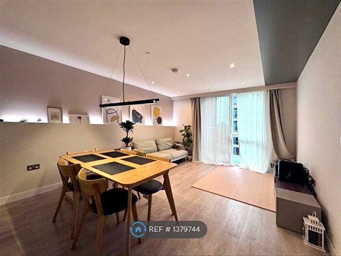 3 Bedroom Flat To Rent In Triathlon Point, London, E20