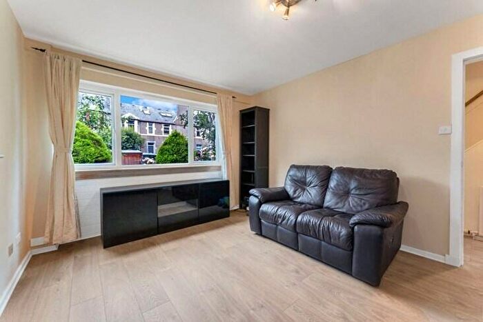 3 Bedroom Duplex To Rent In T – Relugas Road, Edinburgh, EH9