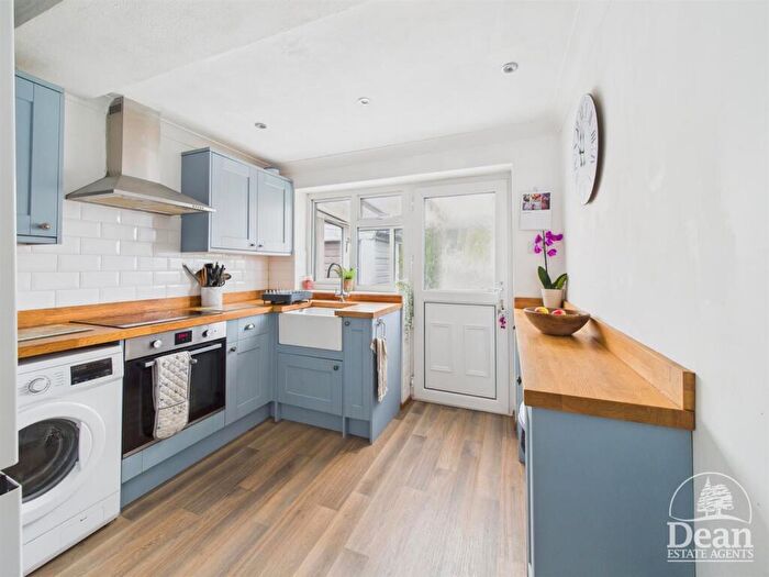 2 Bedroom Detached Bungalow For Sale In Oakhill Road, Mitcheldean, GL17