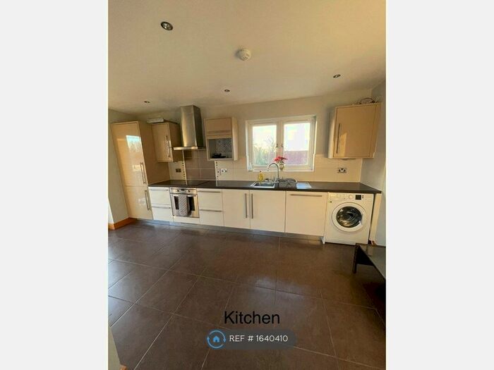 2 Bedroom Flat To Rent In Mellish Park, Walsall, WS4