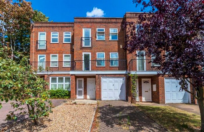 5 Bedroom Semi-Detached House To Rent In Southridge Place, London, SW20