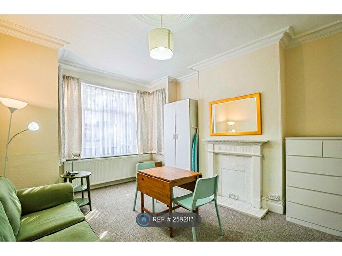 Studio To Rent In Croydon, Croydon, CR0