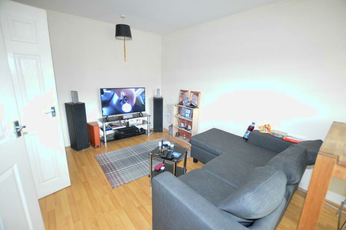 2 Bedroom Apartment To Rent In Whitehall Green, LS12