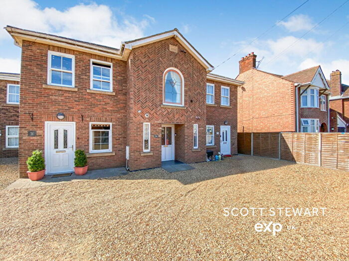 3 Bedroom Town House For Sale In West End, Whittlesey, Peterborough, PE7