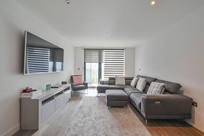 1 Bedroom Flat To Rent In Wheatstone House ?, Chiswick High Road, Kew Bridge, London, W4