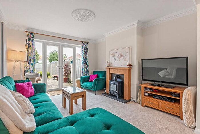 3 Bedroom Semi-detached House For Sale In Knox Close, Norwich, NR1