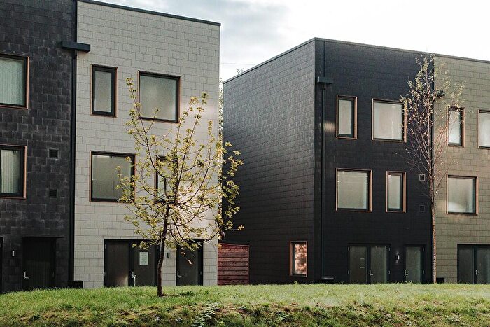 4 Bedroom Terraced House For Sale In Hidden Garden, , Stãll, LS5