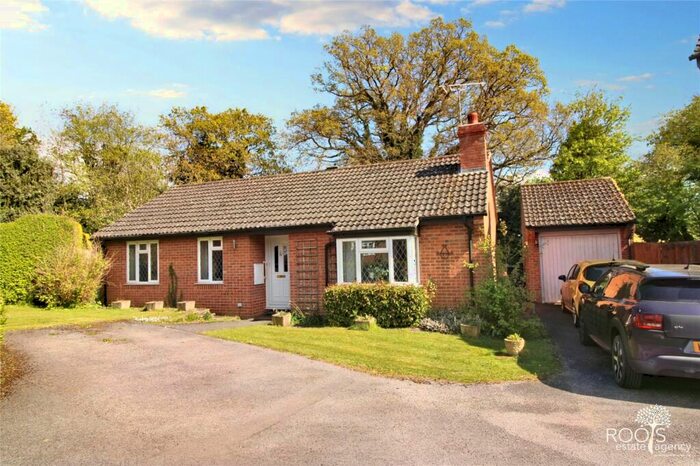 3 Bedroom Bungalow For Sale In Ashman Road, Thatcham, Berkshire, RG19