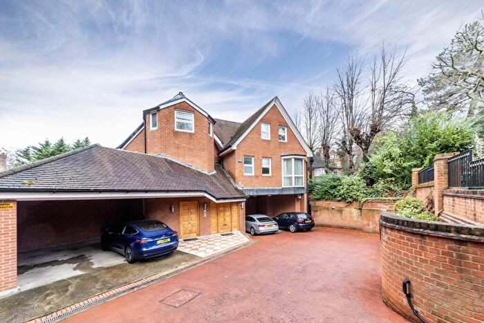 4 Bedroom Flat To Rent In Netherhall Gardens, London, NW3