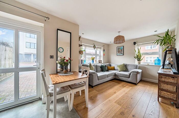 2 Bedroom Detached House For Sale In Quarry Road, Tunbridge Wells, TN1
