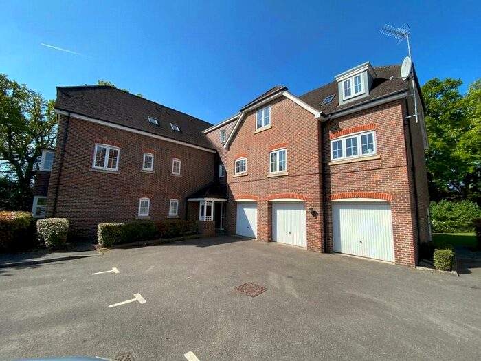 2 Bedroom Apartment To Rent In Cranwells Lane, Farnham Common, Slough, SL2