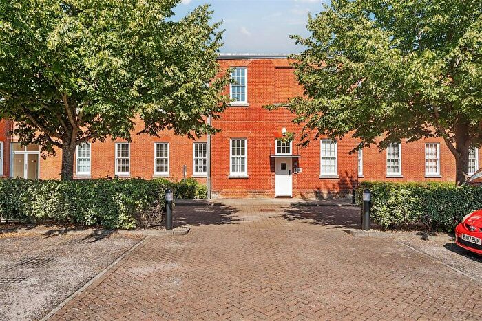 3 Bedroom Flat For Sale In Knowle Avenue, Knowle, Hampshire, PO17