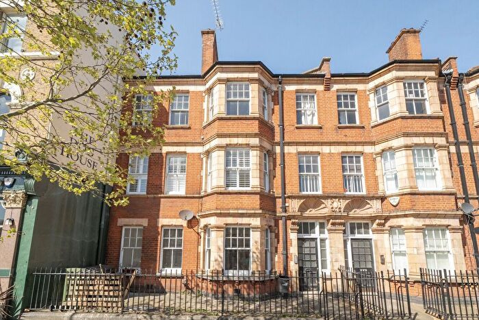 2 Bedroom Flat For Sale In Kennington Lane, London, SE11