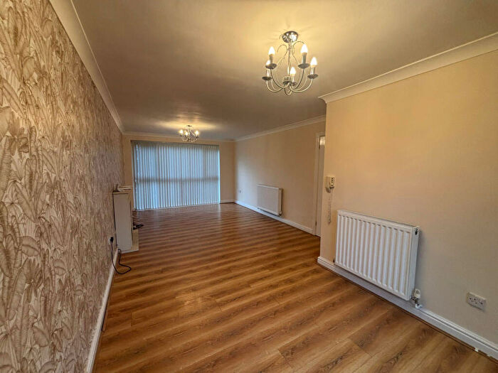 2 Bedroom Flat To Rent In Highters Close, Birmingham, B14