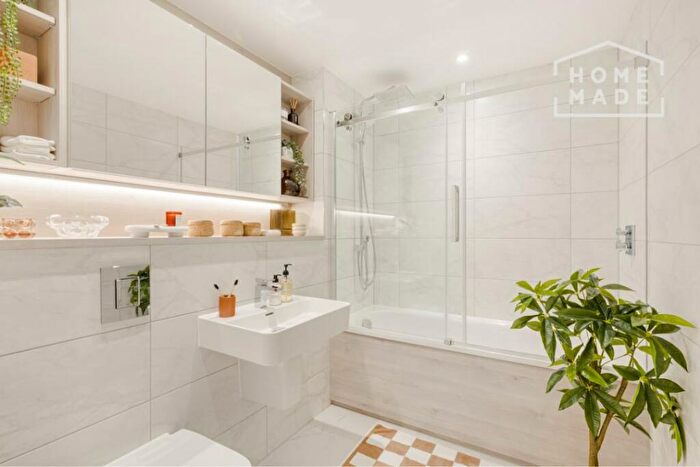 1 Bedroom Flat To Rent In Colliers Yard, M3