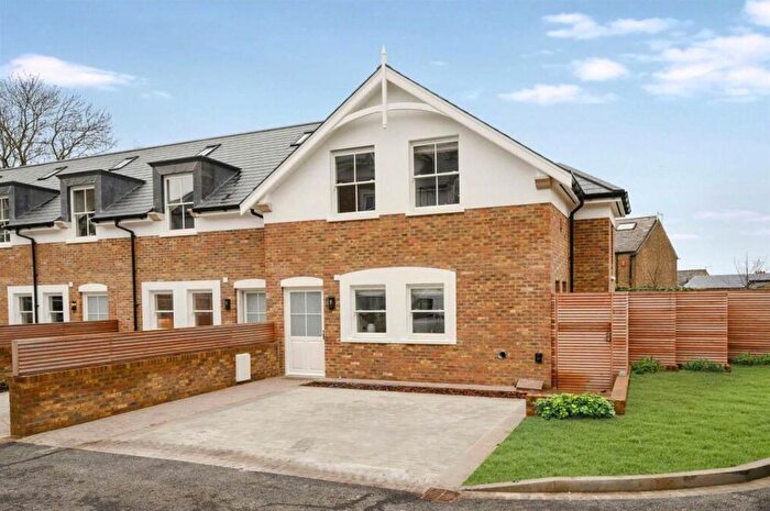 3 Bedroom Detached House To Rent In Silver Birches Close, Richmond, TW10