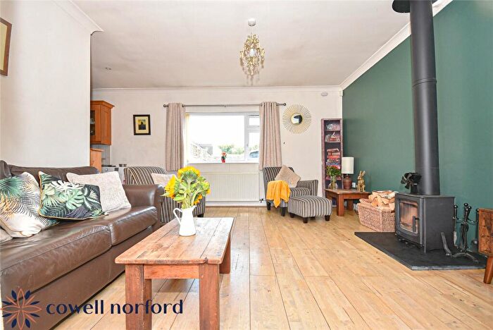 2 Bedroom Bungalow For Sale In Yealand Close, Bamford, Rochdale, OL11
