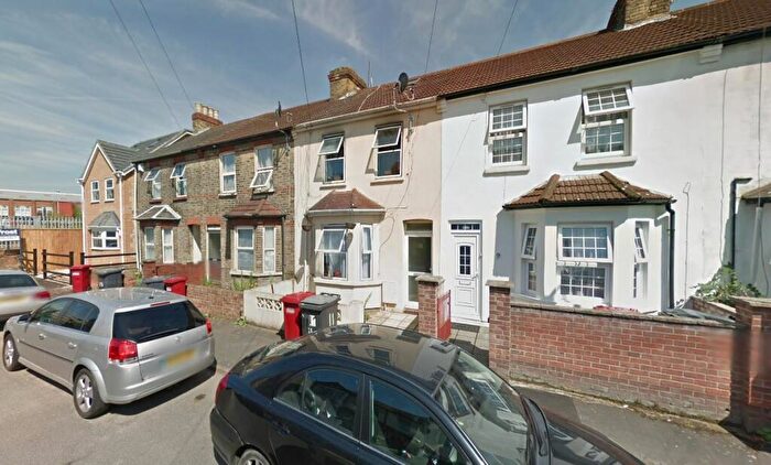 4 Bedroom House To Rent In Australia Road, Slough, SL1