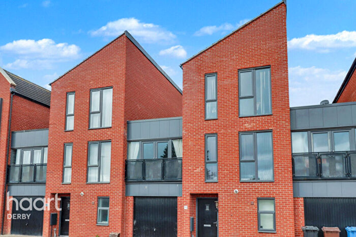 4 Bedroom Town House For Sale In Kingsway Boulevard, Derby, DE22