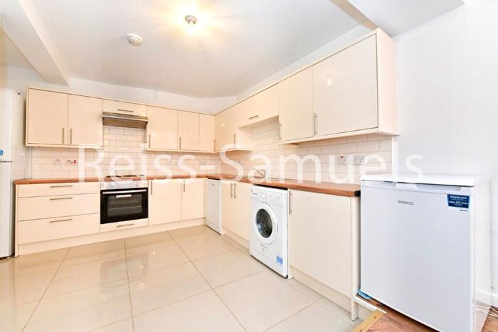 5 Bedroom Town House To Rent In Ferry Street, London, E14