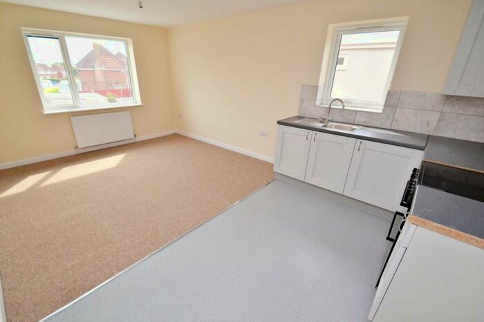 3 Bedroom Flat To Rent In Oakdale, BH15