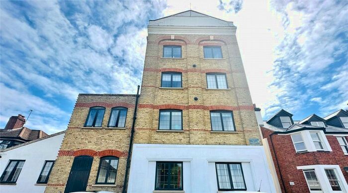 2 Bedroom Flat To Rent In Wandle Road, Beddington, Croydon, CR0