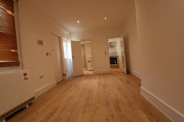 Studio To Rent In Whitehall Road, Thornton Heath, Croydon, CR7
