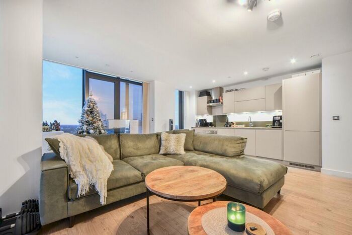 2 Bedroom Apartment To Rent In Stratosphere Tower, Stratford, E15